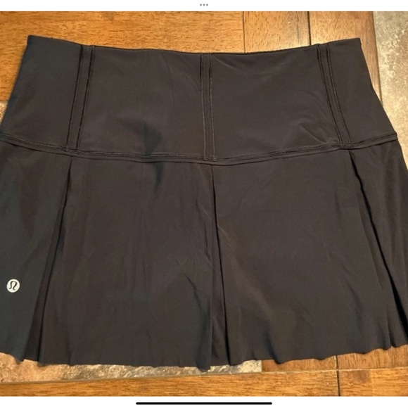 Lululemon women’s size 8 Black Athletic Tennis Skort - Picture 2 of 9